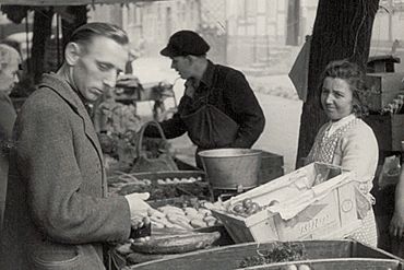 Marktstand Stadtkirche, ca. 1952